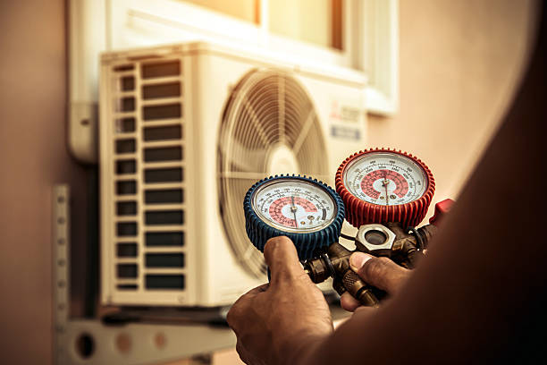 Professional Hvac technician working in Mohave Valley, AZ